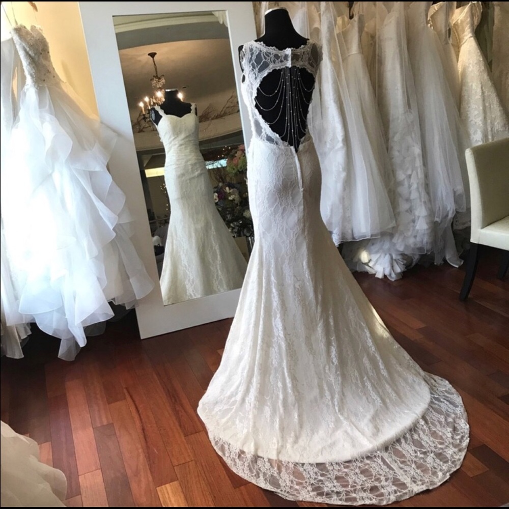 Stunning sexy back wedding dress with train long